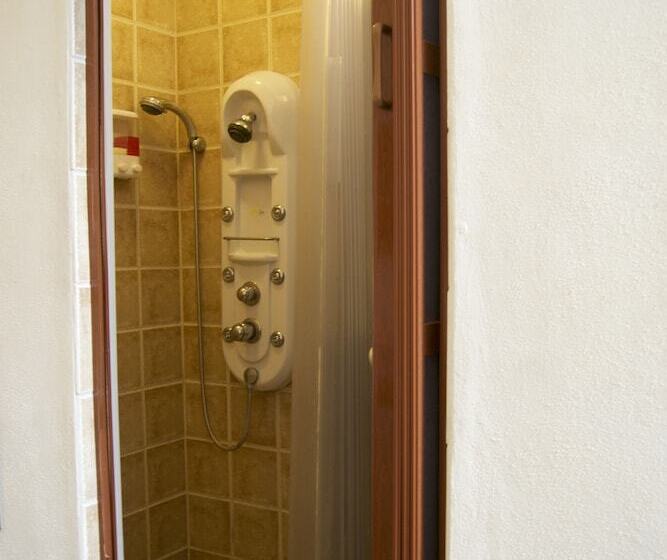 共用房间的床, Colours Oasis Resort Adult Only