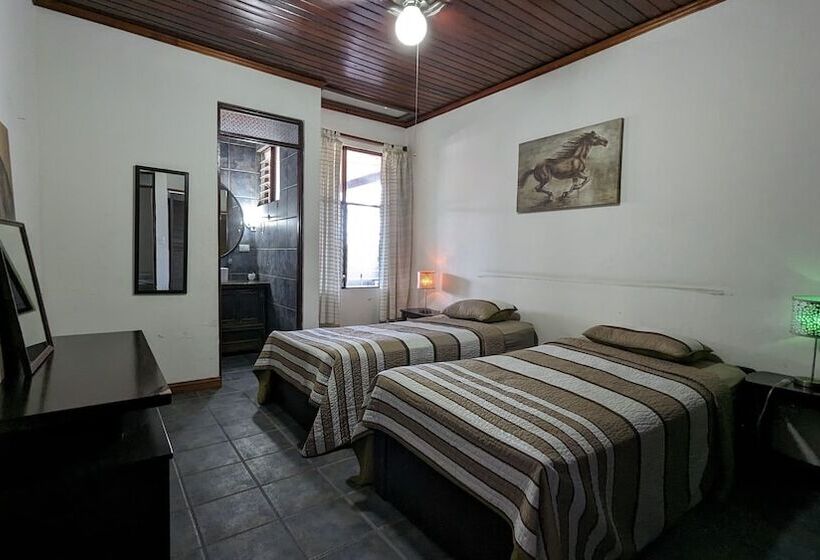 共用房间的床, Colours Oasis Resort Adult Only