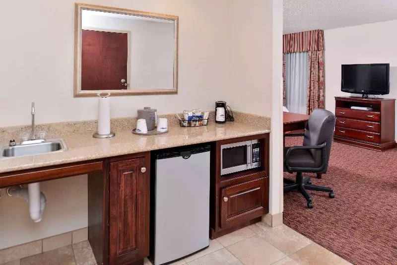 キングサイドベッドのスタンダードワンルーム, Hampton Inn & Suites Muncie
