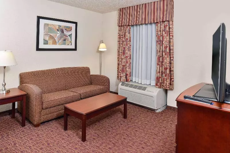 キングサイドベッドのスタンダードワンルーム, Hampton Inn & Suites Muncie