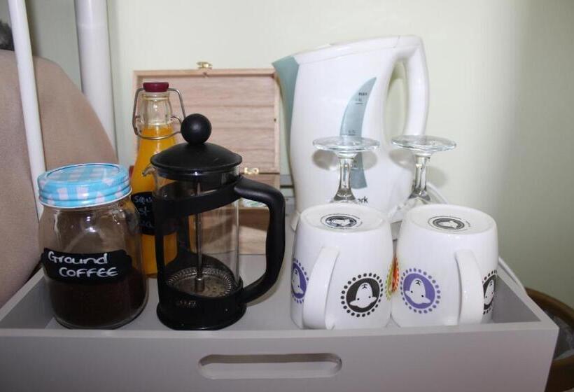 اتاق کلاسیک سه تخته, Invergarry Room Only Guest House For Adults