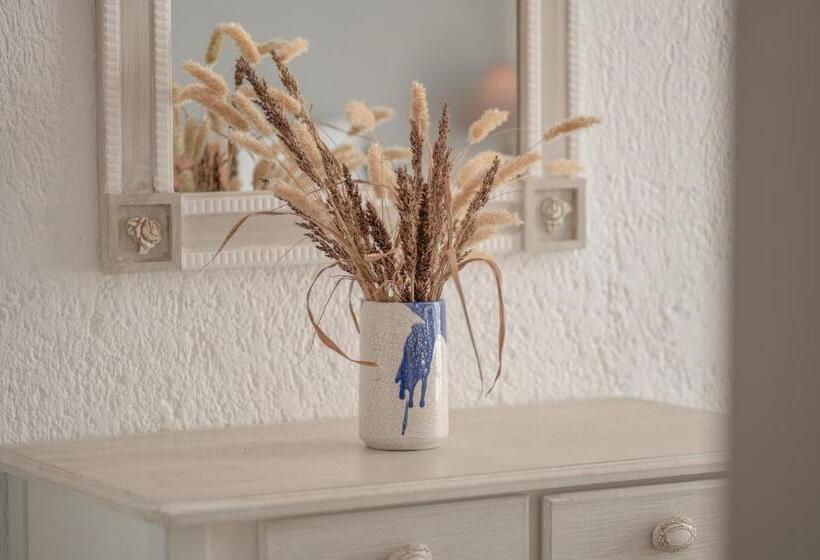 اتاق اکونومی, Levantes