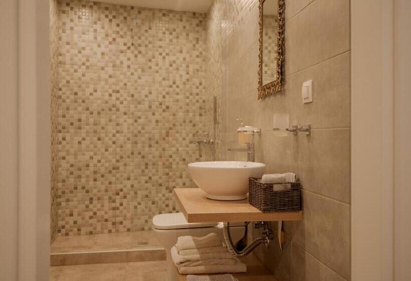 استودیو استاندارد با تراس, Levantes