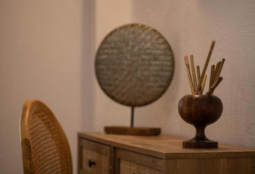 استودیو استاندارد با تراس, Levantes