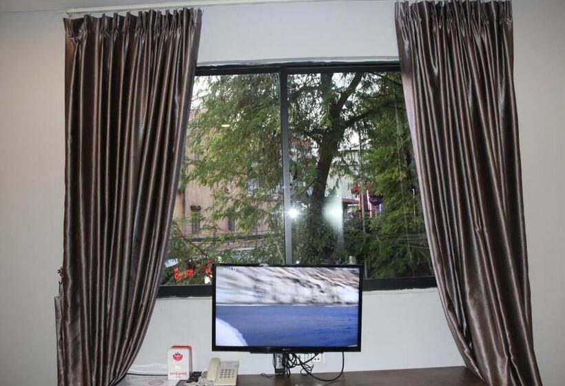 غرفة سوبيريور, Ostro