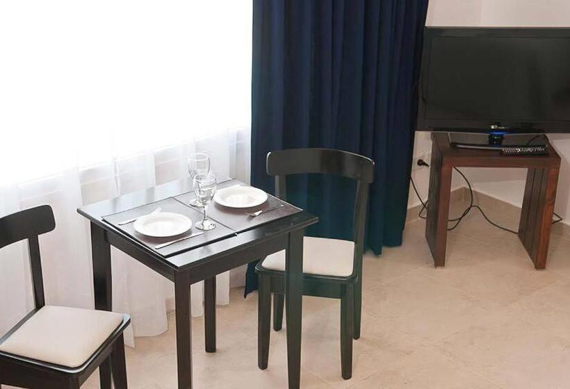 חדר סטנדרט לשלושה, Pro