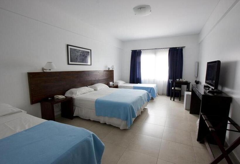 חדר סטנדרט לשלושה, Pro