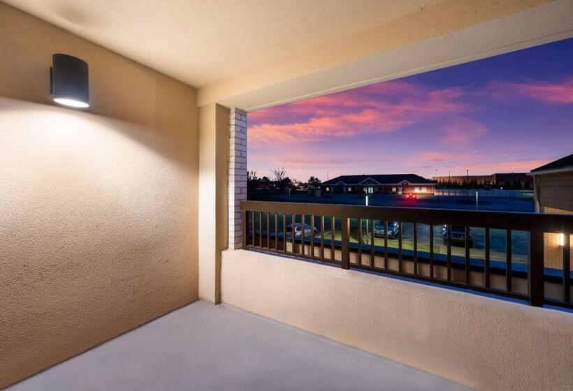 발코니가 있는 스위트, Sonesta Select Detroit Novi