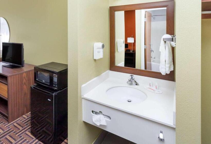 غرفة ديلوكس سرير كينج, Super 8 By Wyndham Rochester