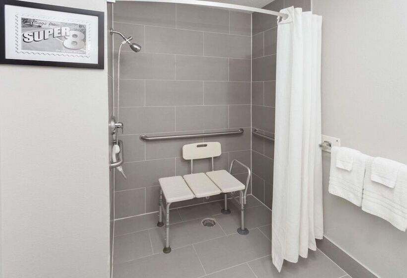 غرفة قياسية لذوى الاحتياجات الخاصة, Super 8 By Wyndham Rochester