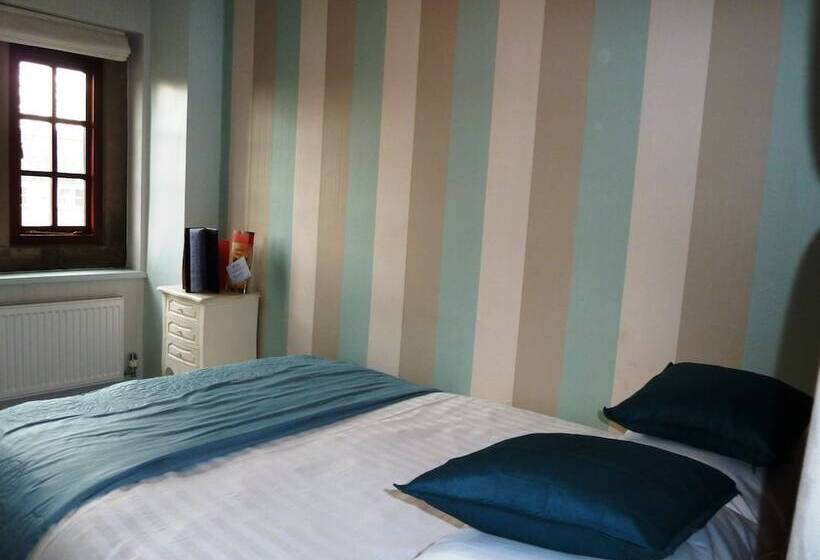 Номер Стандарт, The Manor House