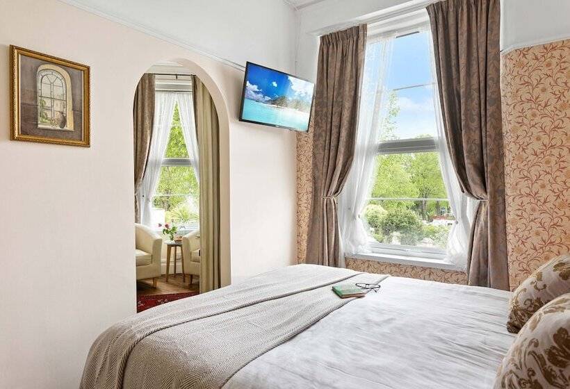 سوییت جونیور, Abbeyfield B&b