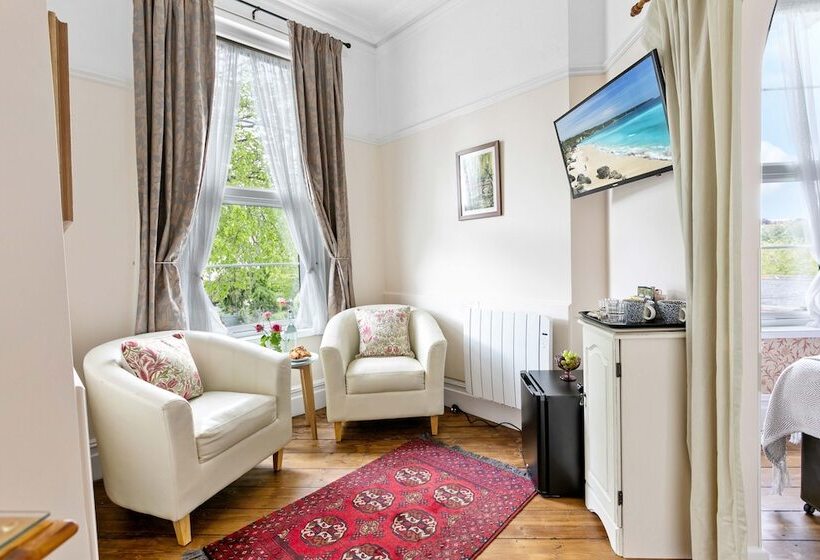 سوییت جونیور, Abbeyfield B&b