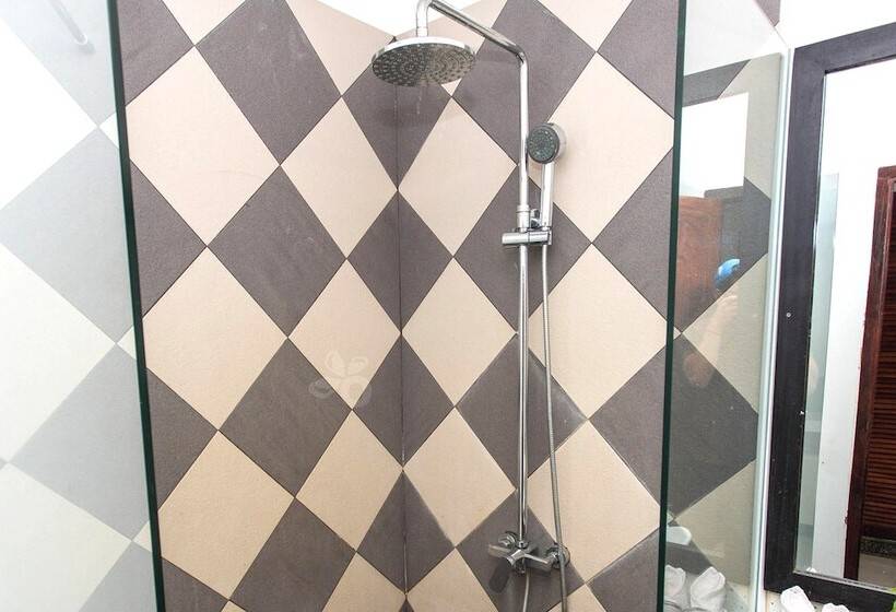 스탠다드 발코니 스튜디오, Apsara Centrepole