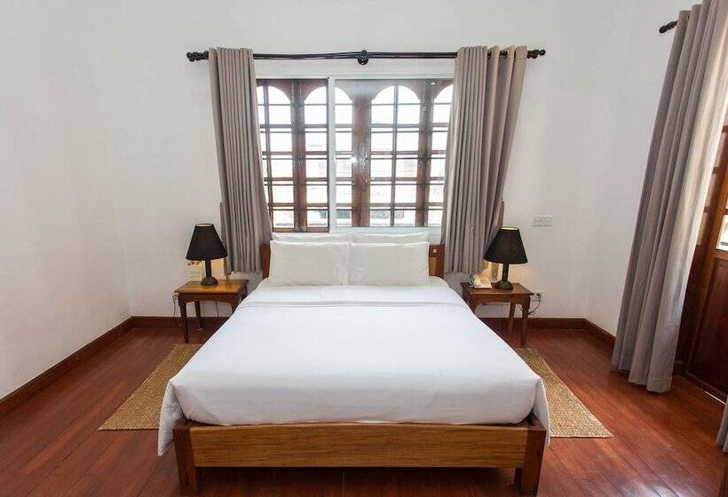 اتاق لوکس با بالکن, Apsara Centrepole