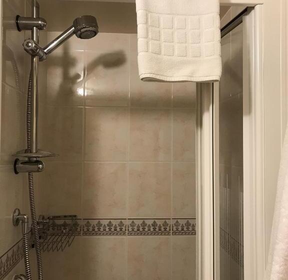 غرفة قياسية فردية, The Bowden Lodge