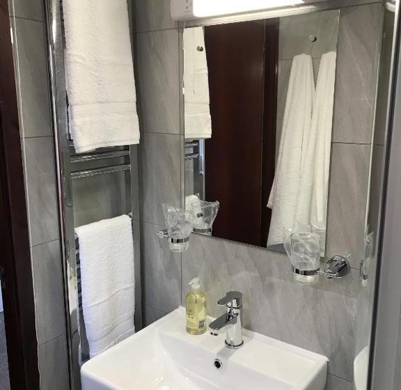 Семейный Номер, The Bowden Lodge