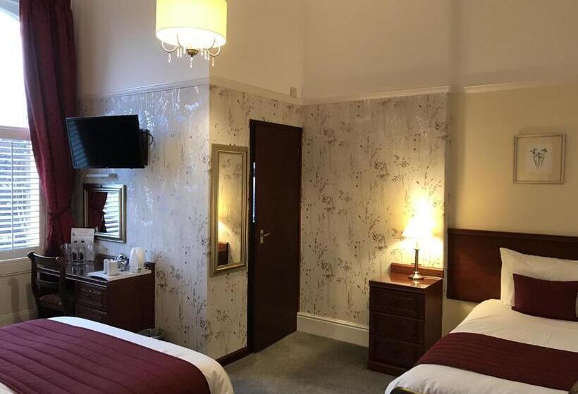 غرفة عائلية, The Bowden Lodge