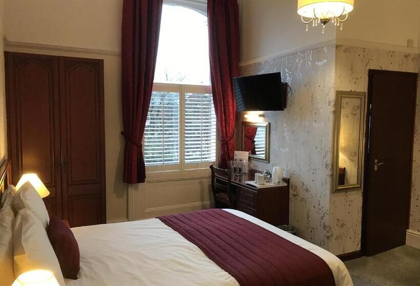 غرفة عائلية, The Bowden Lodge