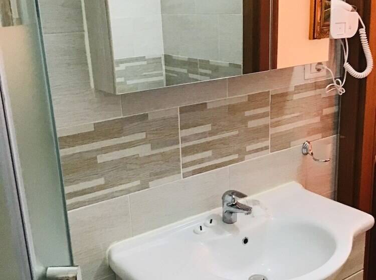 غرفة قياسية رباعية, Giulietta E Romeo