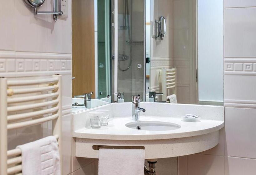 家庭间, High Range Lodge