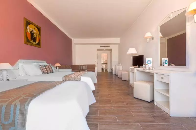 サイドシービュージュニアスイート, Kipriotis Panorama Hotel & Suites