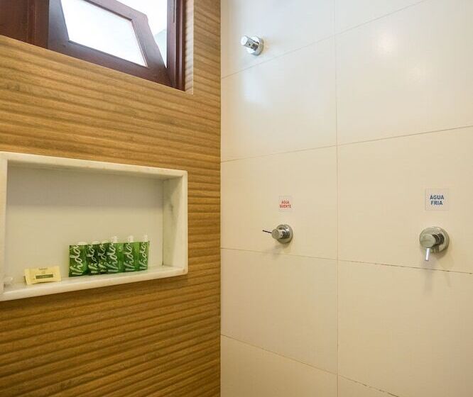 标准三人间, Pousada Iande