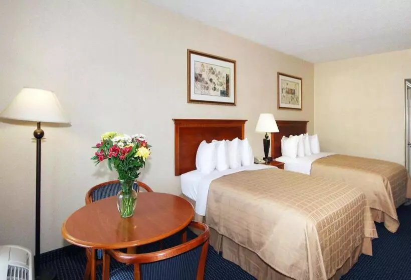 2ダブルベッドのスタンダードルーム, Quality Inn Troutville Roanoke North