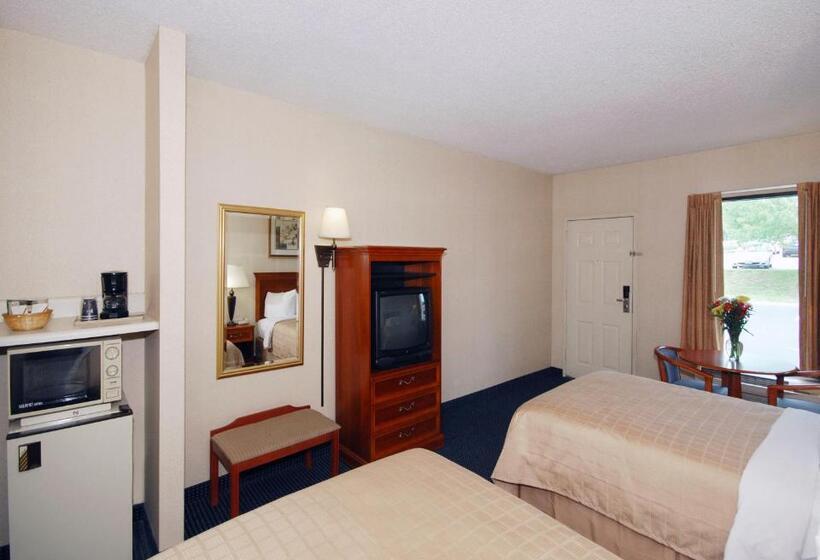 חדר סטנדרט שתי מיטות זוגיות, Quality Inn Troutville  Roanoke North
