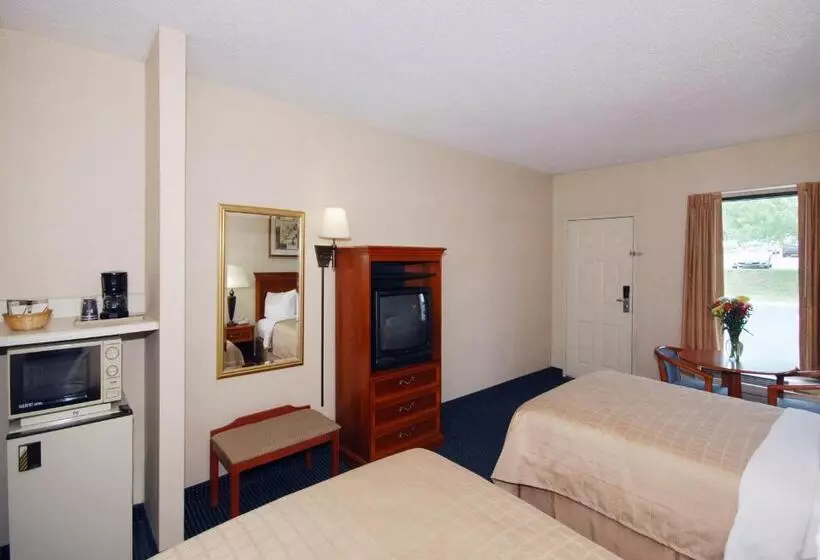 2ダブルベッドのスタンダードルーム, Quality Inn Troutville Roanoke North