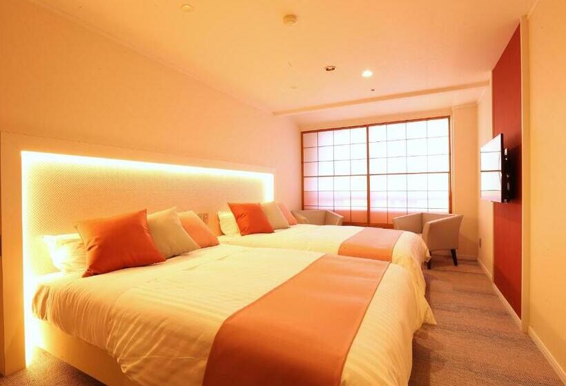 غرفه قياسيه سريرين مزدوجين, Sakurai