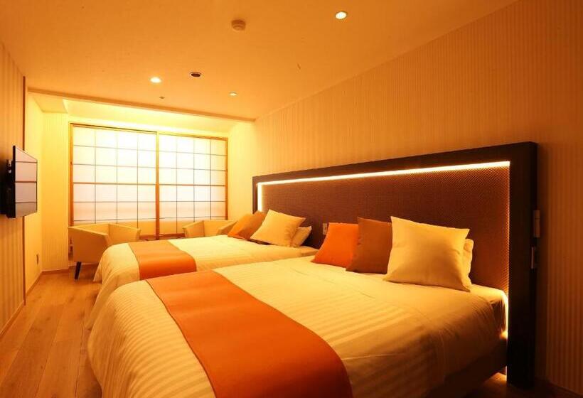 غرفه قياسيه سريرين مزدوجين, Sakurai