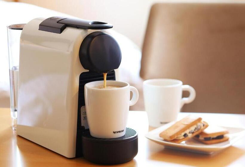 غرفة عائلية, Sakurai