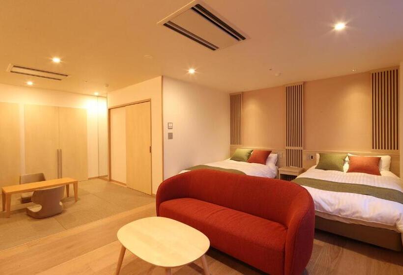 غرفة عائلية, Sakurai