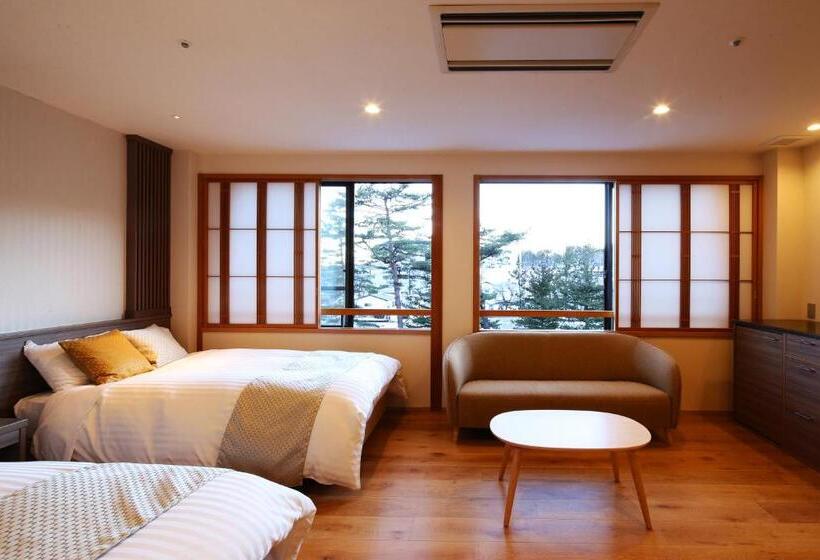 غرفة عائلية, Sakurai