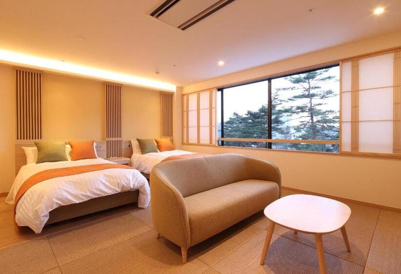 غرفة عائلية, Sakurai