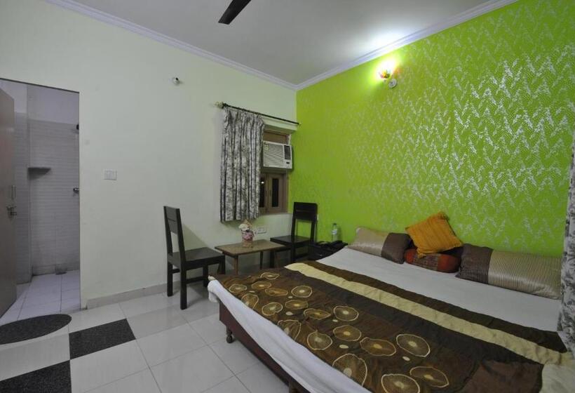 חדר דלוקס, Satkar