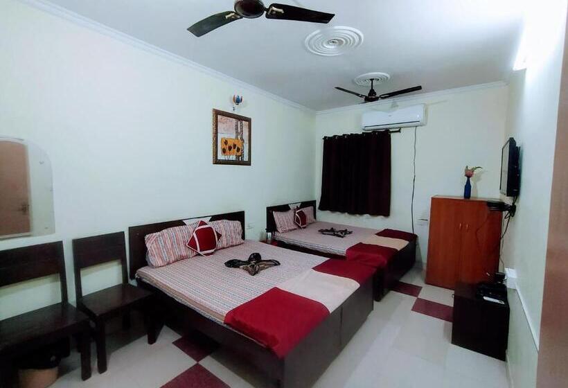 חדר משפחתי, Satkar