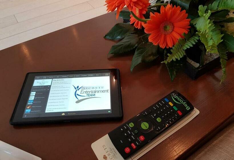 带大床的小型套房, Secrets The Vine Cancun   All Inclusive Adults Only