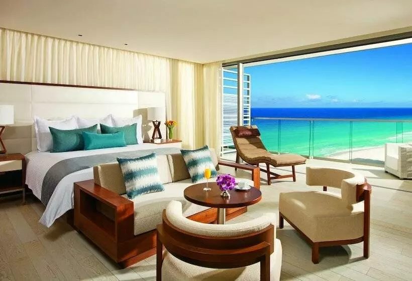 キングサイズベッドのジュニアスイート, Secrets The Vine Cancun All Inclusive Adults Only