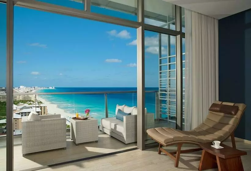 キングサイズベッドのジュニアスイート, Secrets The Vine Cancun All Inclusive Adults Only