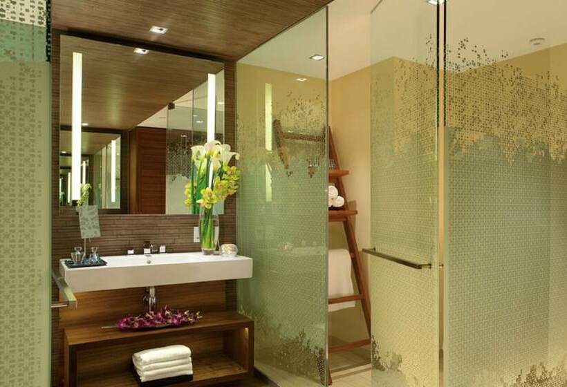 带海景的豪华间, Secrets The Vine Cancun   All Inclusive Adults Only