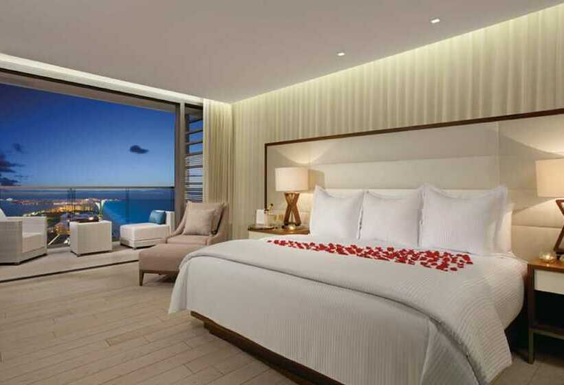 带大床的俱乐部房间, Secrets The Vine Cancun   All Inclusive Adults Only