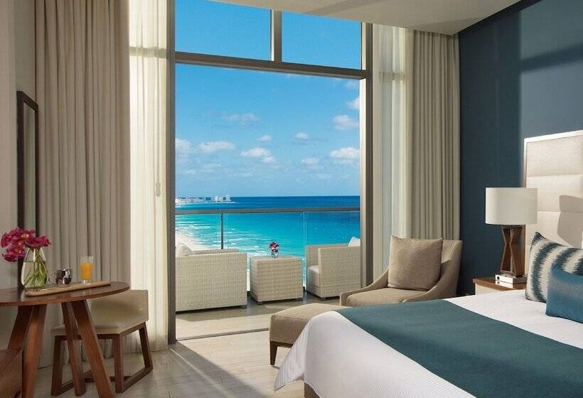 带大床的俱乐部房间, Secrets The Vine Cancun   All Inclusive Adults Only