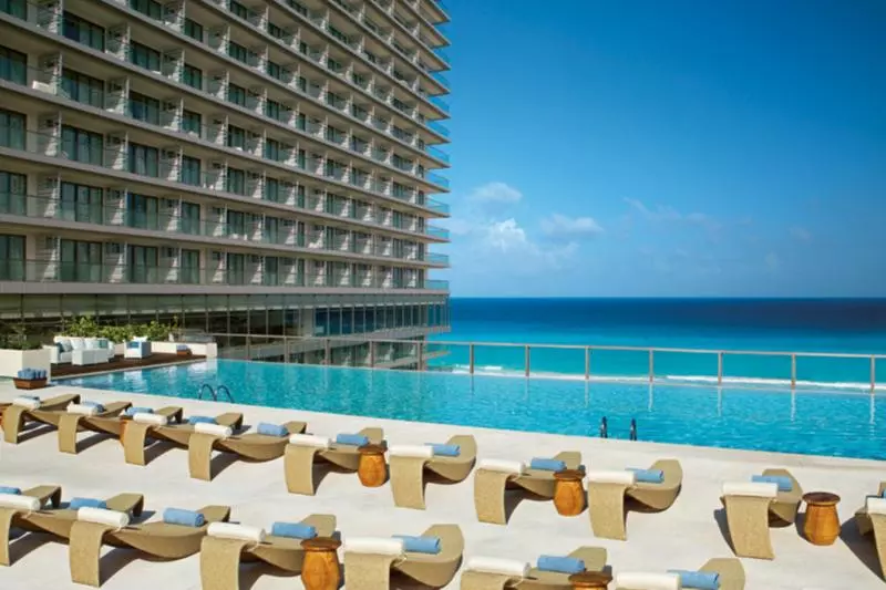 ジュニアスイートクラブ シービュー, Secrets The Vine Cancun All Inclusive Adults Only