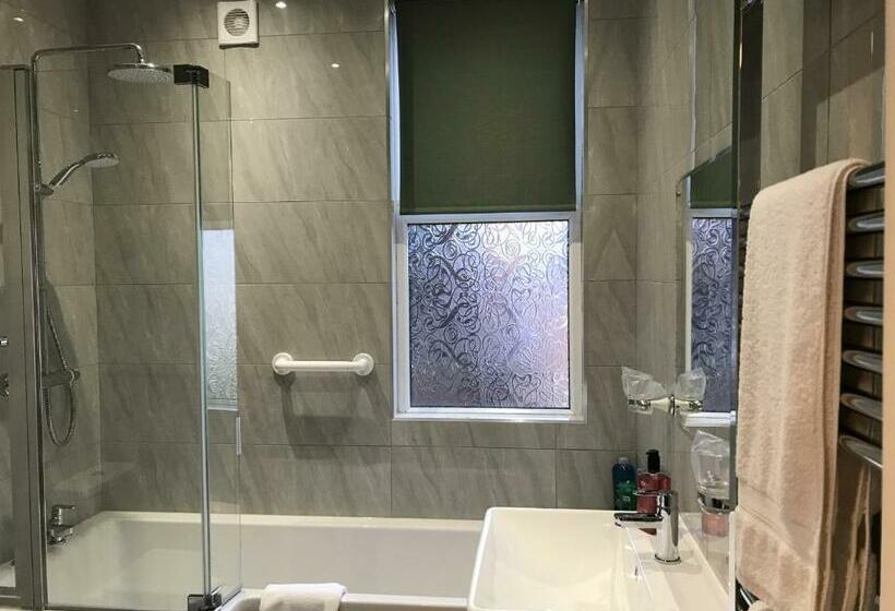 غرفة قياسية, The Bowden Lodge