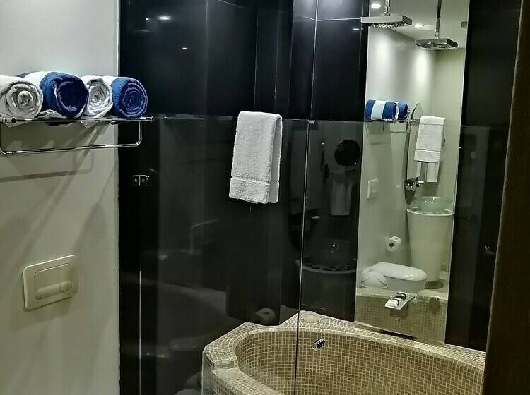 חדר סטנדרט, The Jonathon Boutique