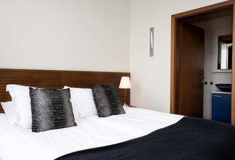 استودیوی استاندارد, Máni Apartments