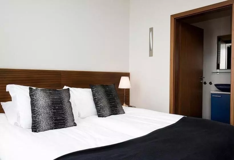 استودیوی استاندارد, Máni Apartments
