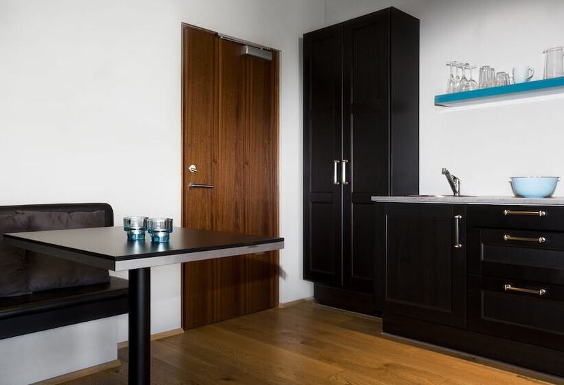 استودیوی استاندارد, Máni Apartments